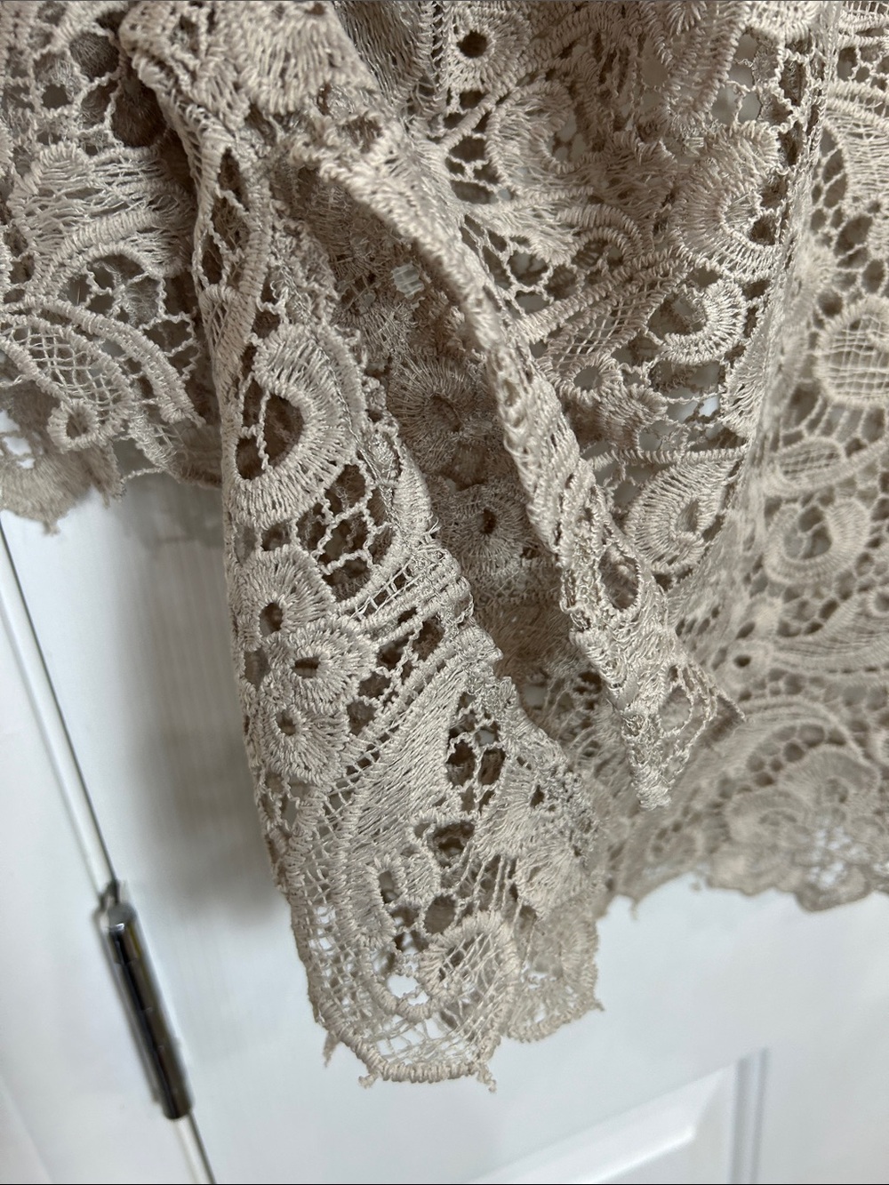 Chico's Collection Sheer Lace Crochet Tunic Top Beige Taupe Size 1 M - Picture 8 of 9